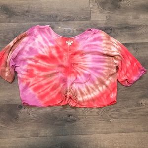 Cute tie dye cropped top!